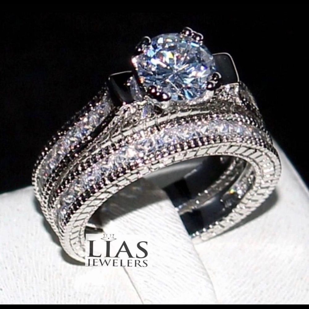 New 18k white gold wedding ring set